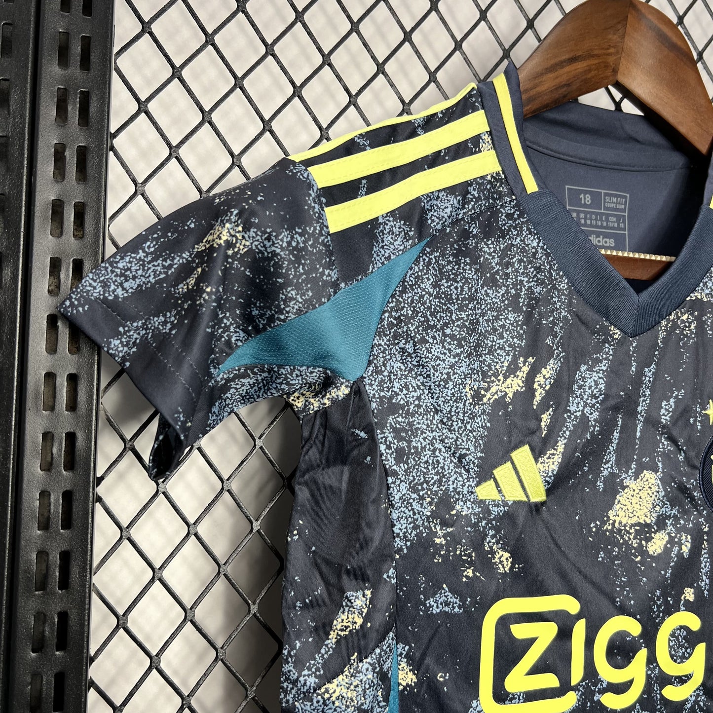 Kit Infantil Ajax II 24/25 (Sob encomenda)