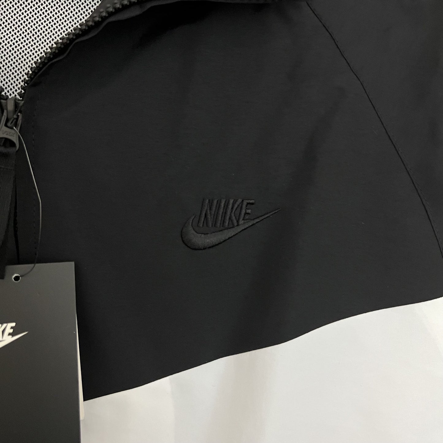 Corta Vento Nike Black and White (Sob encomenda)