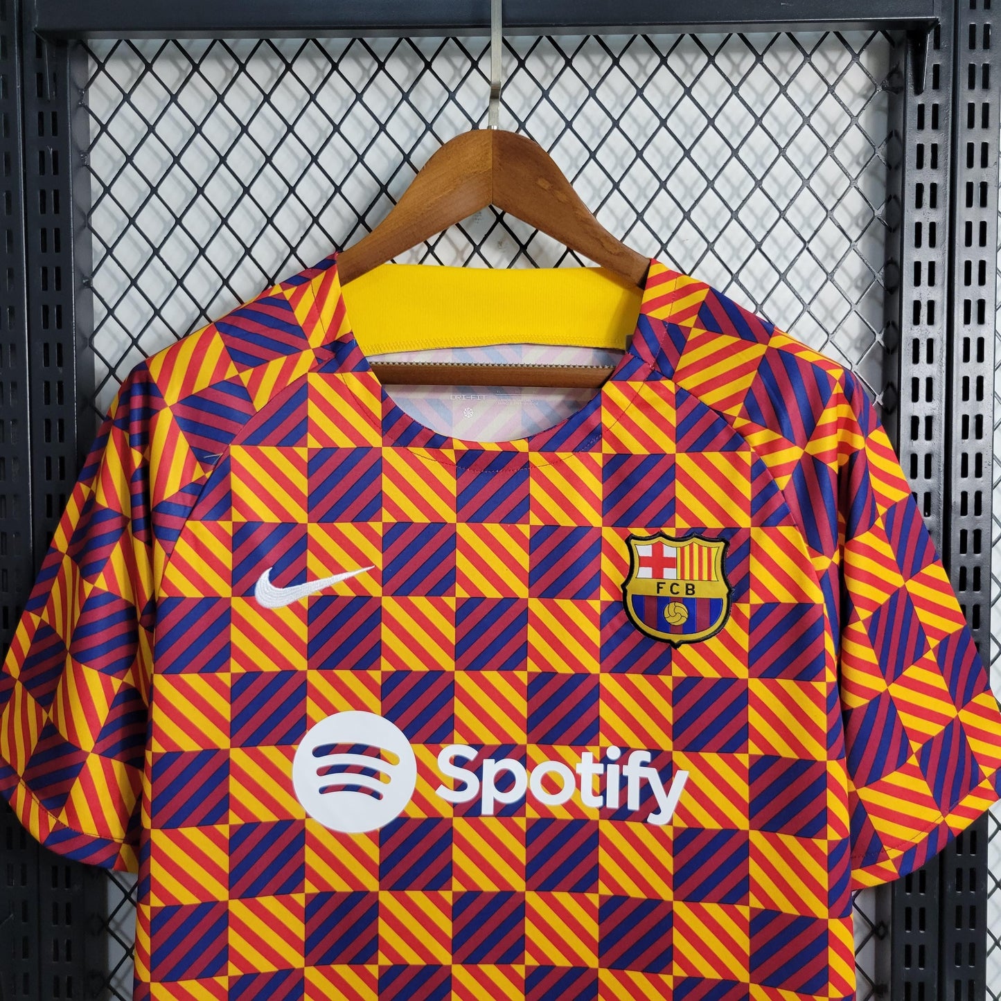 Camisa Barcelona Treino 23/24 Torcedor (Sob encomenda)