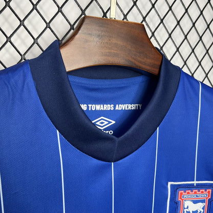 Camisa Ipswich I 24/25 Torcedor (Sob encomenda)