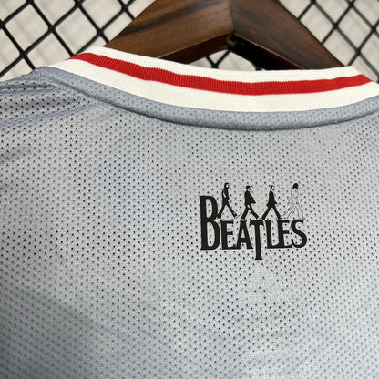 Camisa Liverpool 'Edição Especial The Beatles' 24/25 Torcedor (Sob encomenda)