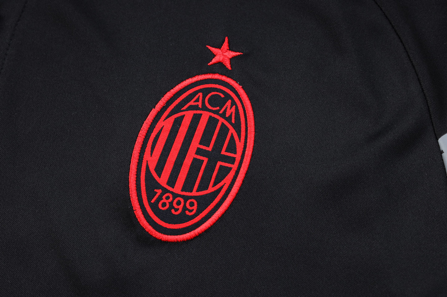 Conjunto de Treino Milan 23/24 (Sob encomenda)