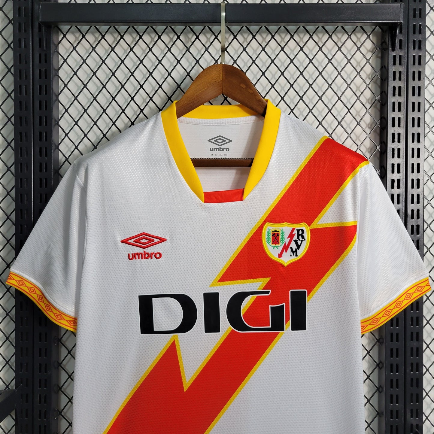 Camisa Rayo Vallecano I 23/24 Torcedor (Sob encomenda)