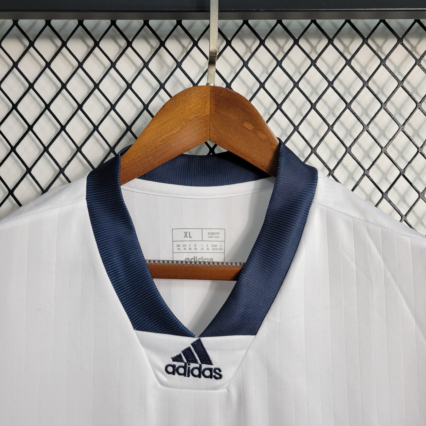 Camisa Real Madrid 'Icon Edition' 23/24 Torcedor (Sob encomenda)