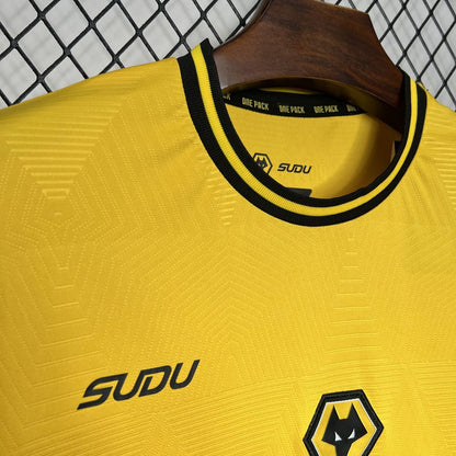 Camisa Wolverhampton I 24/25 Torcedor (Sob encomenda)