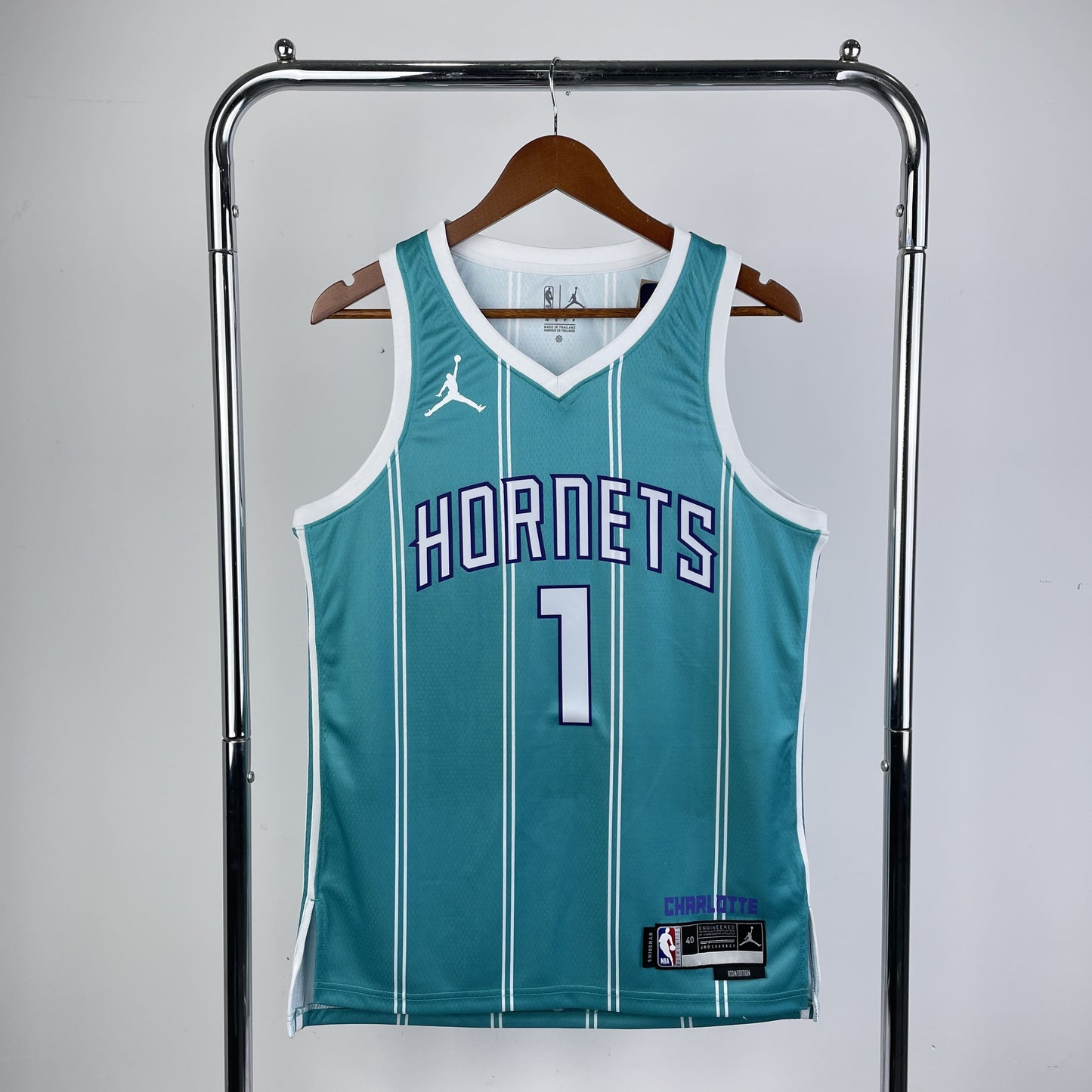 Regata Charlotte Hornets NBA 2023 Icon Edition Swingman Masculina (Sob encomenda)