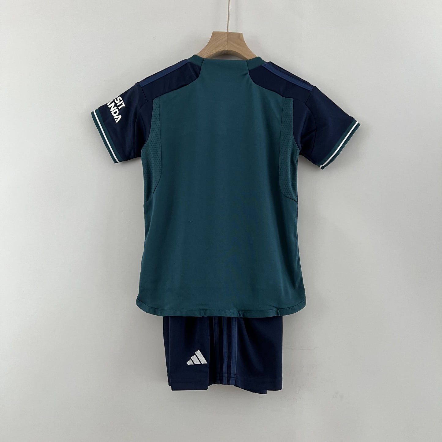 Kit Infantil Arsenal III 23/24 (Sob encomenda)