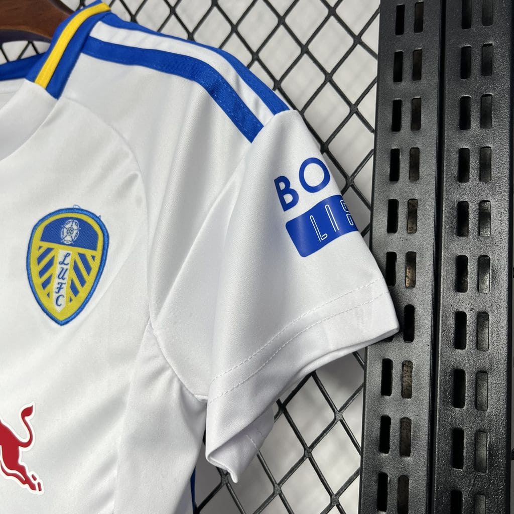 Kit Infantil Leeds United I 24/25 (Sob encomenda)