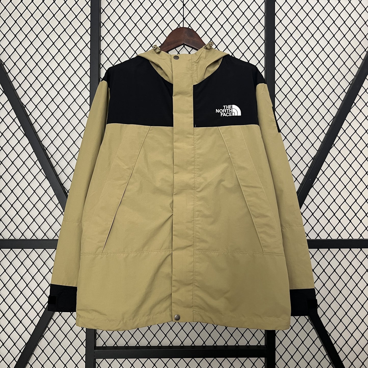 Corta Vento The North Face Beige and Black (Sob encomenda)