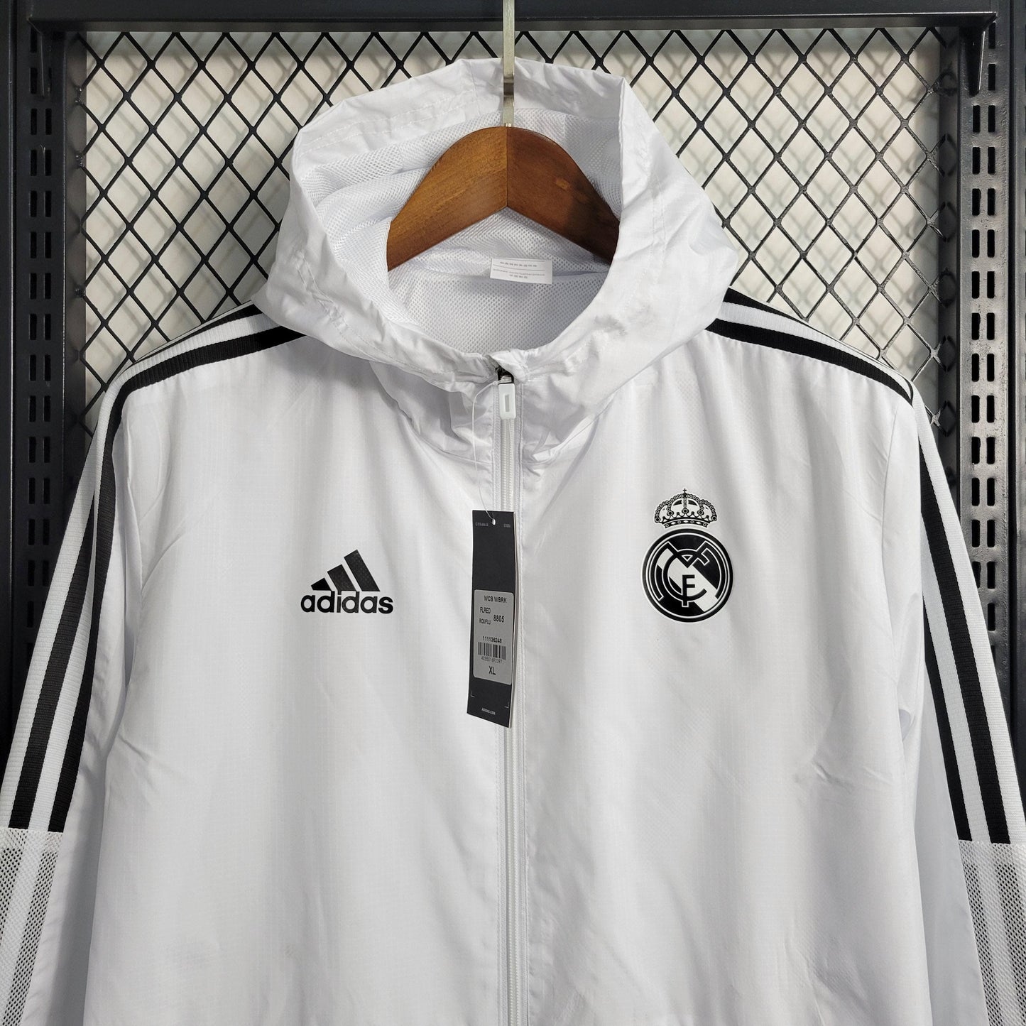 Jaqueta Corta Vento Real Madrid 2023 Masculina (Sob encomenda)