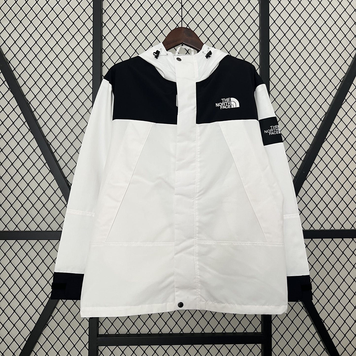 Corta Vento The North Face White and Black (Sob encomenda)