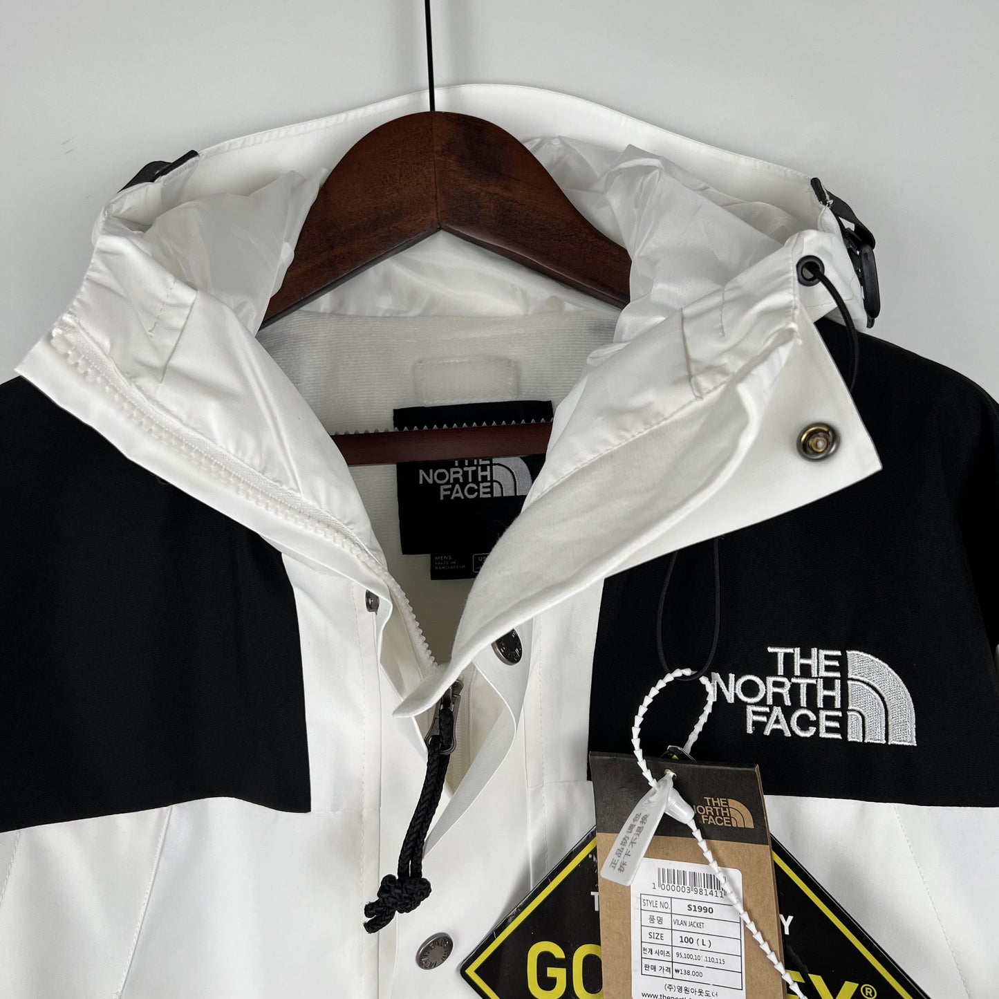 Corta Vento The North Face GORE-TEX White and Black (Sob encomenda)