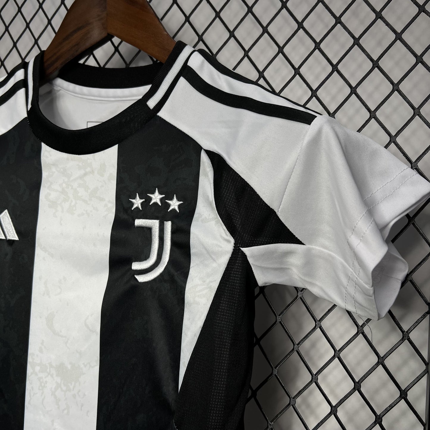 Kit Infantil Juventus I 24/25 (Sob encomenda)