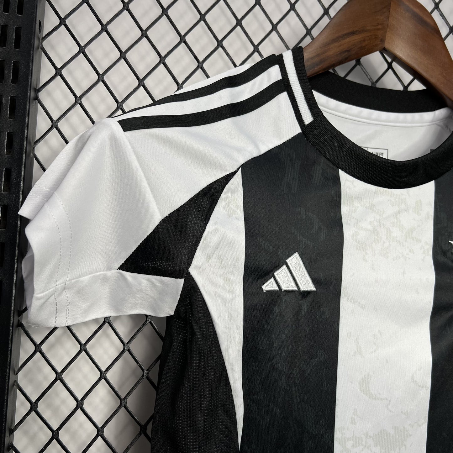 Kit Infantil Juventus I 24/25 (Sob encomenda)