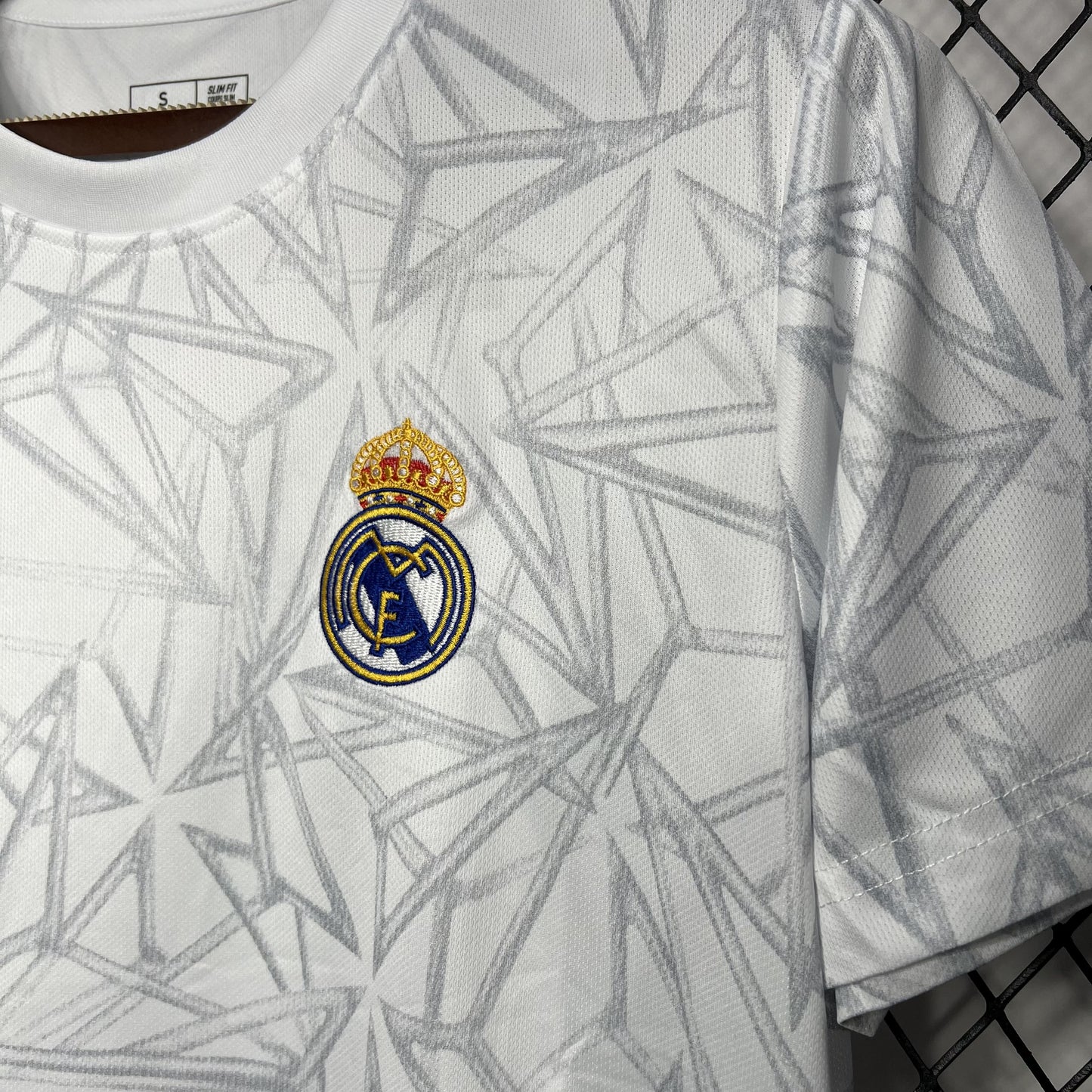 Camisa Real Madrid Pré-Jogo 24/25 Torcedor (Sob encomenda)