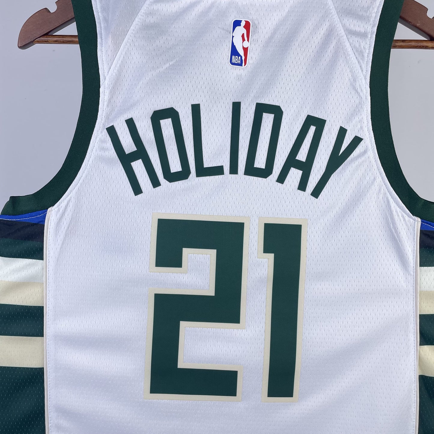 Regata Milwaukee Bucks NBA 2023 Association Edition Swingman Masculina (Sob encomenda)