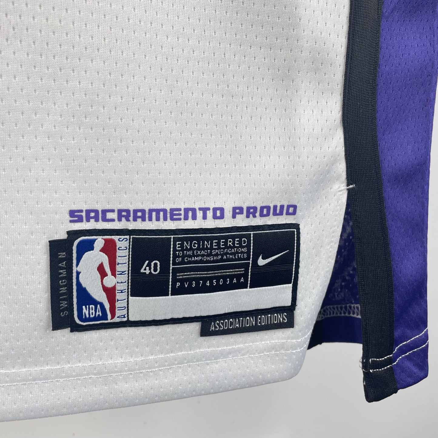 Regata Sacramento Kings NBA 2023 Association Edition Swingman Masculina (Sob encomenda)