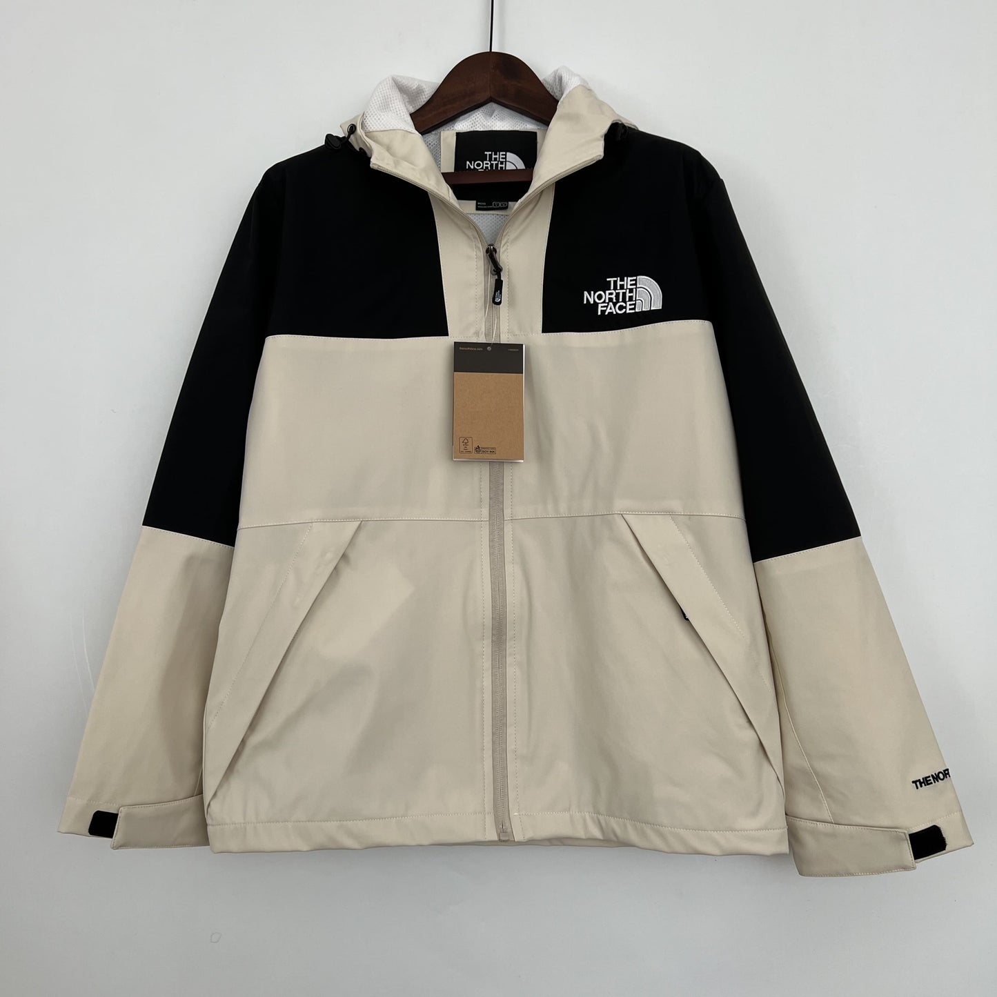 Corta Vento The North Face Beige and Black (Sob encomenda)