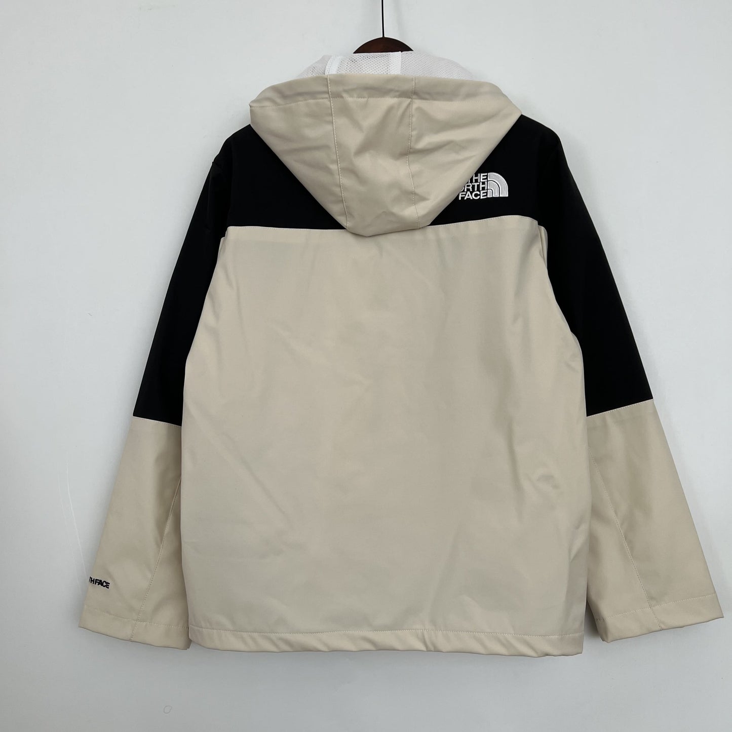 Corta Vento The North Face Beige and Black (Sob encomenda)