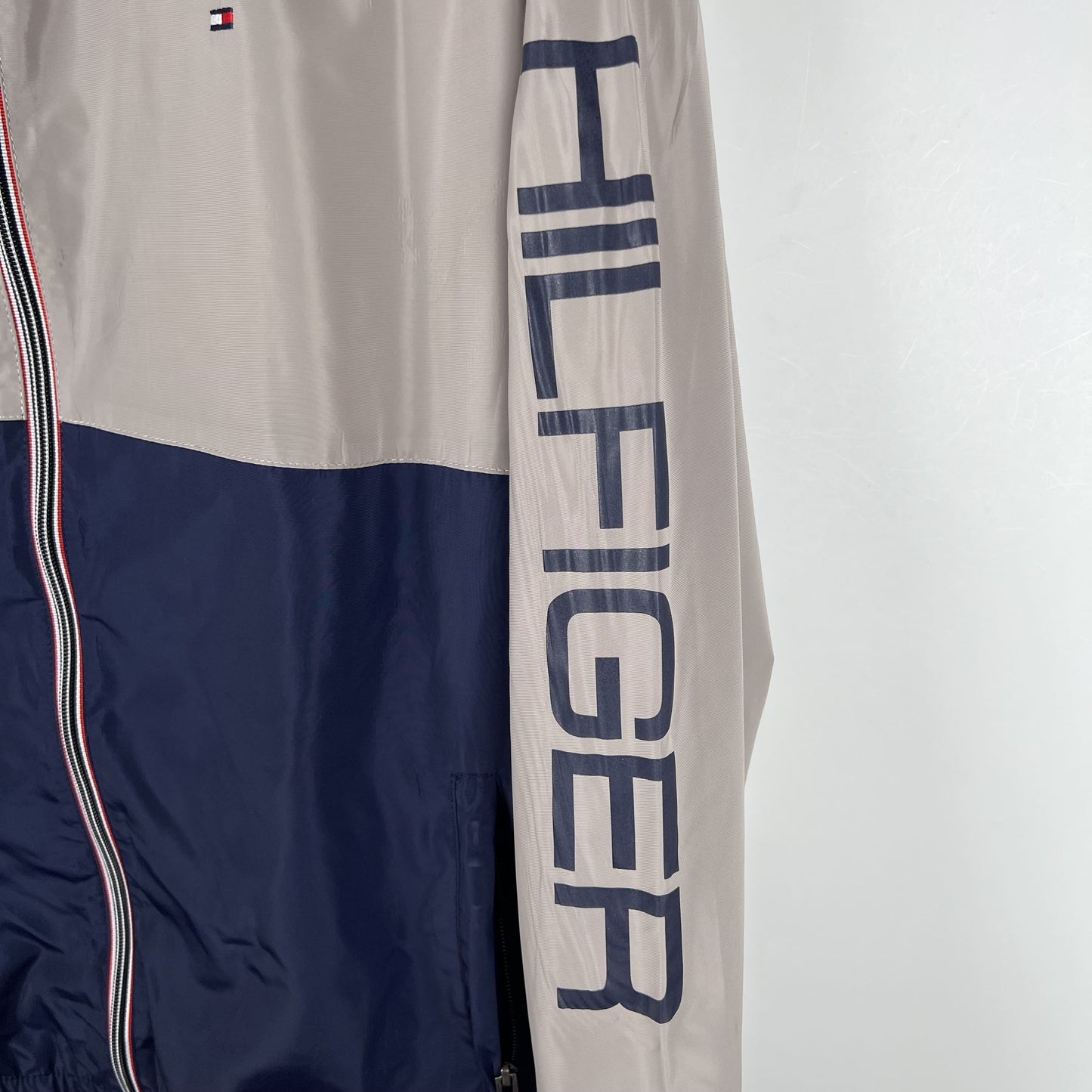 Corta Vento Tommy Hilfiger Beige and Dark Blue (Sob encomenda)