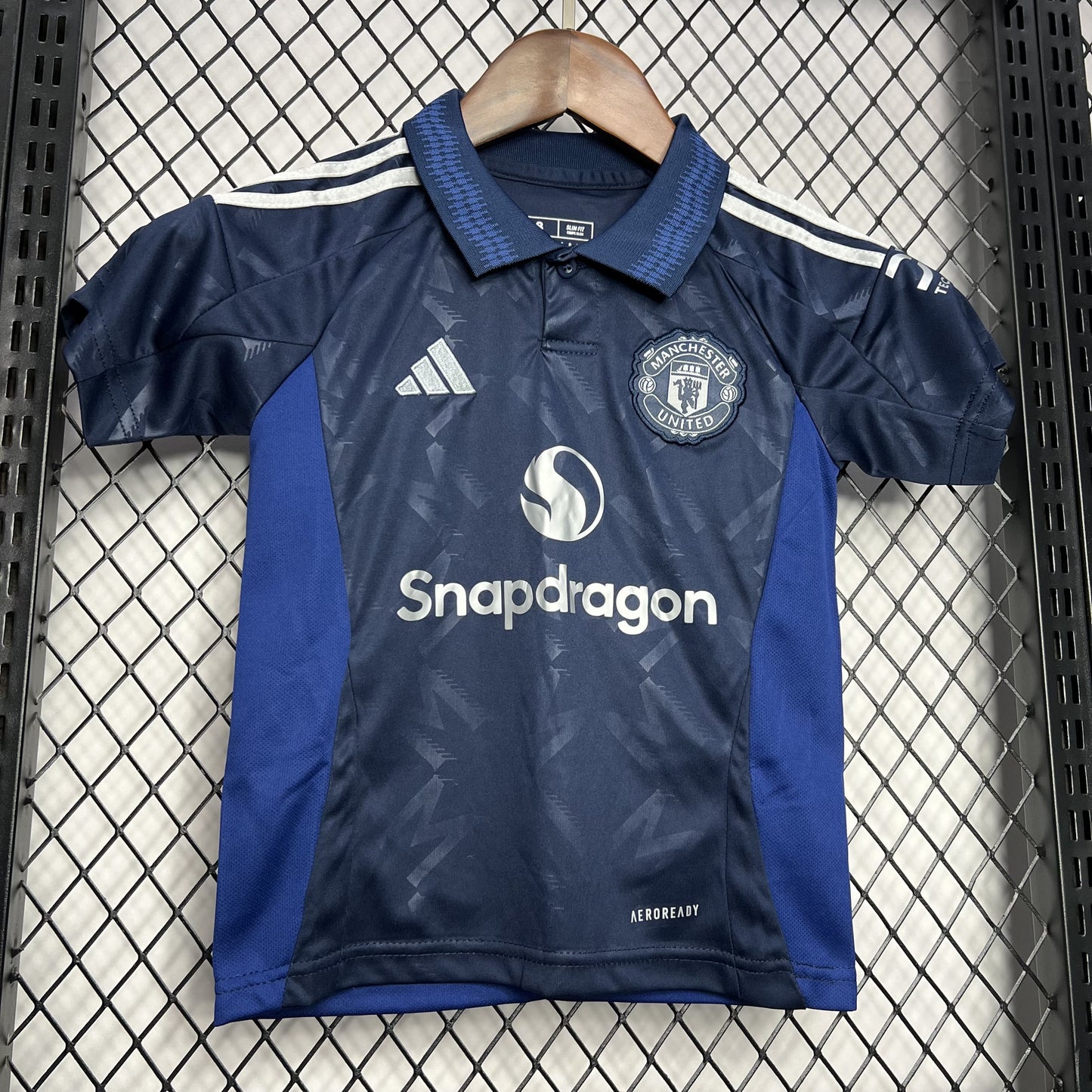 Kit Infantil Manchester United II 24/25 (Sob encomenda)